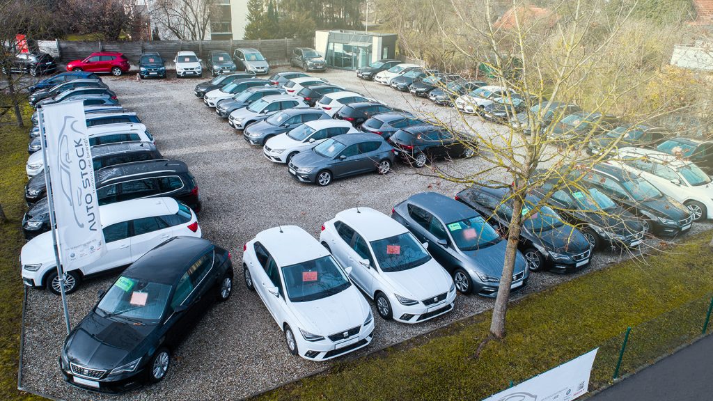 VW Audi Seat Cupra Gebrauchtwagen Parkplatz Ausstellung